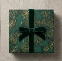 Caja Rígida de Lujo Personalizada en Verde Oscuro con Cinta de Terciopelo y Hoja Botánica en Dorado para Empaque de Té Premium, Matcha y Café