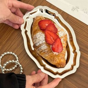 Assiette de luxe ovale en acier inoxydable poli de qualité alimentaire, motif floral, pour le thé de l'après-midi, les gâteaux, les desserts, les fêtes et les dîners - Product Image 1