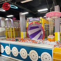 Aire de jeux amusante personnalisée et colorée pour enfants, équipement de jeu intérieur souple, thème Fort Coquin