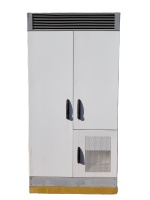 Armoire de système de stockage d'énergie commercial 215 kWh 100 kW avec batterie LiFePO4, onduleur AC, refroidissement liquide et station de charge de VE de secours