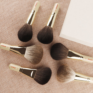 Juego de brochas de maquillaje Cangzhou, 6 piezas, brocha redonda de pelo animal para colorete, mango de madera, pelo natural, 49 mm - Product Image 1