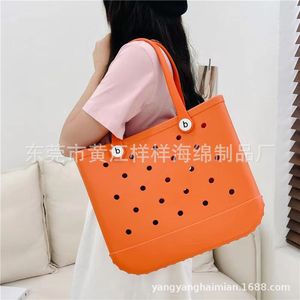 Bolsa de Transporte para Mascotas, Tipo Tote, Perforada, Horizontal, Tamaño Pequeño, Transpirable, de Moda, Marca Everything EVA - Product Image 3