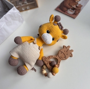 Juguete de <span class=keywords><strong>Jirafa</strong></span> <span class=keywords><strong>Amigurumi</strong></span> Adorable al por Mayor, Juguete de Ganchillo Hecho a Mano con Bufanda Linda, Sonajero de <span class=keywords><strong>Jirafa</strong></span> como Regalo - Product Image 5
