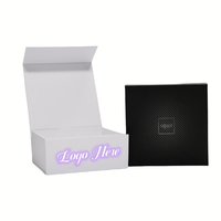 Boîte en carton rigide personnalisée de luxe avec logo en relief pour l'emballage de vêtements, de chaussures et de chaussettes, fermeture magnétique, recyclable, pliable