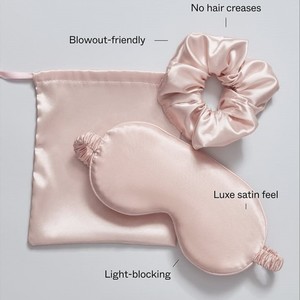 Ensemble de sommeil quatre saisons en satin de soie de luxe avec logo personnalisé, imprimé par transfert thermique, comprenant un masque de sommeil confortable et doux, une taie d'oreiller et un chouchou - Product Image 1