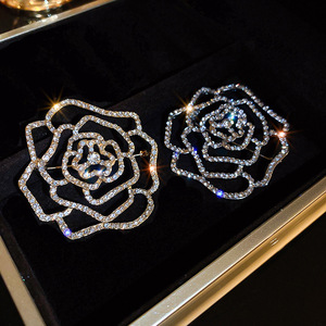 Diamante incrustado ahueca hacia fuera la flor exagerada trabajo pesado nicho personalizado moda accesorios de gama alta broche al por mayor femenino - Product Image 5