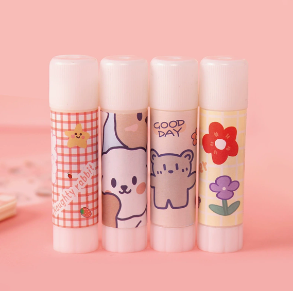 Equipo de mascotas lindas y blancas