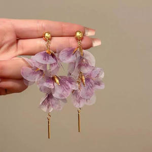 <span class=keywords><strong>Orecchini</strong></span> <span class=keywords><strong>Pendenti</strong></span> Artigianali alla Moda con Fiori Colorati Viola, <span class=keywords><strong>Blu</strong></span> e Rosa, Eleganti <span class=keywords><strong>Orecchini</strong></span> a Goccia con Petali - Product Image 5
