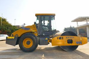Rouleau compresseur vibrant à tambour unique XS123 de 12 tonnes pour la construction routière - Product Image 3