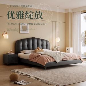 Cama Italiana Minimalista de Cuero Genuino, Cama Matrimonial Moderna, Cama de Lujo para Recámara Principal, Cama Grande Negra con Diseño de Ondas - Product Image 1