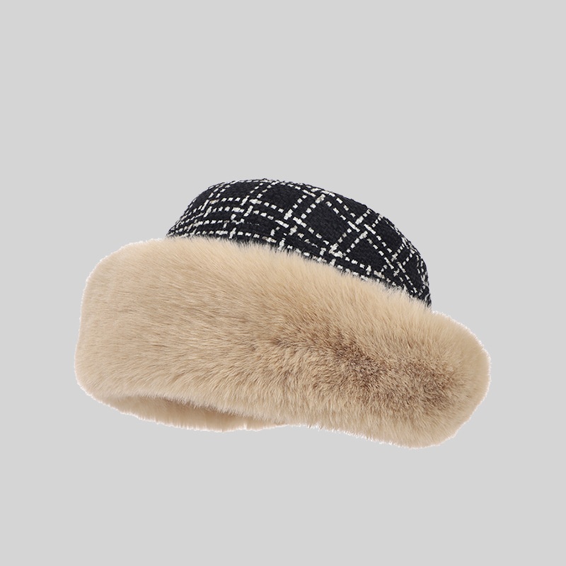 สีน้ำตาลดำ