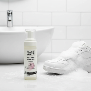 Nettoyant Moussant Rapide et Efficace pour Baskets et Chaussures de Sport Care Guys – Formule Douce, Blanchissante et Décontaminante 148ml - Product Image 1