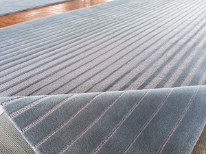 Alfombra de lana con patrón de rayas moderno, diseño de pila de corte personalizado con respaldo de látex para habitaciones de hotel - Product Image 2