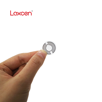 Laxcen |   Échantillon disponible : Mini-étiquette RFID UHF, autocollant RFID Wet Inlay 860-960 MHz Gen2 96 bits pour la logistique
