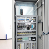 Gabinete de Control de Bajo Voltaje Personalizable, Gabinete de Control PLC para Exteriores Resistente a la Lluvia con Doble Puerta y HMI