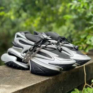 Zapatillas de Diseño de Cuero Flotantes, Calzado Moderno Unicornio, Zapatillas Deportivas Casuales para Hombre - Product Image 1