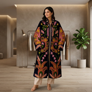 Manteau en velours Suzani brodé à la main pour femmes, bleu marine foncé, motif floral Paisley, longue veste kimono ouverte sur le devant, robe bohème - Product Image 6