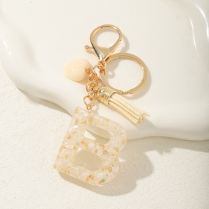 Ciondoli per Zaino con Iniziale in Resina, Ciondoli a Farfalla con Iniziale in Resina, Portachiavi con Iniziale in Resina per Donne e Ragazze - Product Image 6