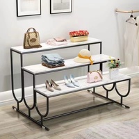 Étagère à chaussures sur pied à trois niveaux K, présentoir à sacs et chaussures pour la vente au détail