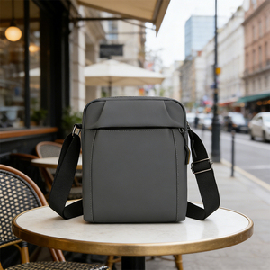 Sacs bandoulière personnalisés en gros avec logo, grande capacité, unisexe, légers et confortables, sac messager de haute qualité en tissu Oxford - Product Image 4