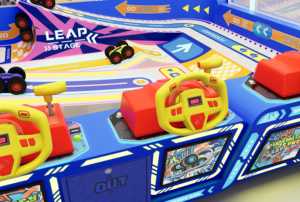 Nuova <span class=keywords><strong>Macchina</strong></span> <span class=keywords><strong>da</strong></span> Corsa per Bambini con Telecomando, 6 Giocatori, <span class=keywords><strong>Gara</strong></span> Competitiva Indoor - Product Image 6