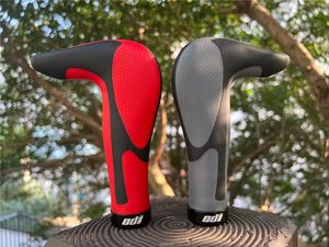 Ensemble de poignées de vélo en silicone antidérapant et antichoc Poignées de klaxon moulées intégrées Guidon de 22.2mm Guidon de vélo en titane 800mm - Product Image 3