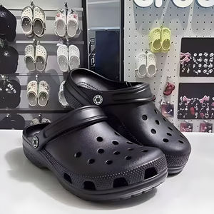 Zuecos Clásicos Unisex de EVA, Calzado Cómodo, Duradero y Antideslizante para Uso Diario Familiar - Product Image 2