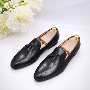 Mocasines de vestir de lujo hechos a mano para hombre, de cuero genuino, cómodos, con punta, diseño de borlas, sin cordones - Product Image 3