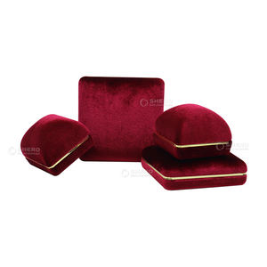 Boîte à bijoux en flanelle de luxe avec logo personnalisé, forme d'arche, boîte à bijoux en velours, motif carré multicolore, boîtes à bijoux personnalisées - Product Image 3