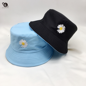 <span class=keywords><strong>Les</strong></span> petites marguerites portent un joli chapeau de pêcheur des <span class=keywords><strong>deux</strong></span> côtés Chapeau seau Broderie réglable Chapeau seau réversible - Product Image 4
