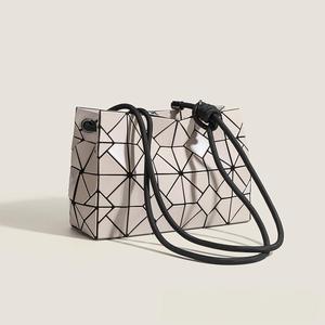 Custom Logo Draagbare Pu Handtas Lady Luxe Vintage Stijl <span class=keywords><strong>Geomotry</strong></span> Fold Winkelen Draagtas Voor Vrouwen