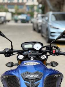 Yamaha <span class=keywords><strong>FZ1</strong></span> 1000cc Moto Naked a Quattro Cilindri in Linea Blu con Forcella Anteriore Dorata e Cerchi Dorati - Product Image 5