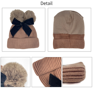 قبعة شتوية دافئة للأطفال D2405، قبعة صغيرة محبوكة من الصوف للأطفال الصغار والرضع ببطانة قطنية وفيونكة مخملية وكرتي بوم بوم مزدوجتين - Product Image 4