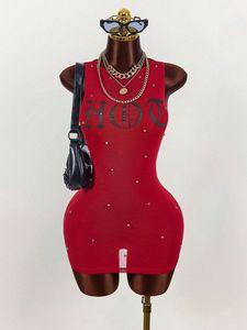 Y1515-2026 Nuovi Arrivi Moda Estiva Abito Mini Aderente Senza Maniche con Stampa di Lettere e Borchie per Donne - Product Image 3