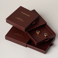 Boîte de papier à tiroir coulissant de luxe de haute qualité avec logo d'estampage en or personnalisé Boîte d'emballage de bijoux bordeaux avec ruban