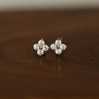 Boucles d'oreilles mini trèfle porte-bonheur en argent sterling S925 plaqué or 18 carats, personnalisables en usine, hypoallergéniques, parfaites pour un usage quotidien