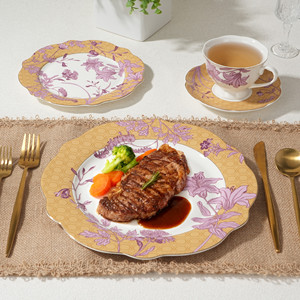 Juego de Vajilla de Porcelana <span class=keywords><strong>China</strong></span> con Diseño Floral de Lirios y Borde Dorado Moderno de 20 Piezas, Apto para Alimentos, para Oficina, Hogar, Regalo - Product Image 4