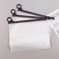 Sacs en plastique transparent en PVC noir de haute qualité avec fermeture éclair, logo personnalisé, sacs à fermeture éclair givrés pour vêtements, emballage