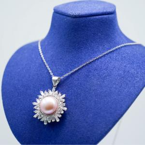 Collana di perle bianche di lusso ecologiche da donna, con ciondolo a forma di iniziale e chiusura, piccole perle d'acqua salata cinesi, ideale come regalo. - Product Image 5