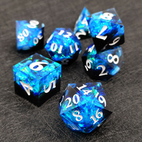 Set Dadu DND Resin Bunga Cantik Buatan Tangan Feeron dengan Kotak Logam Polihedral 7 Buah Ramah Lingkungan MOQ Kecil