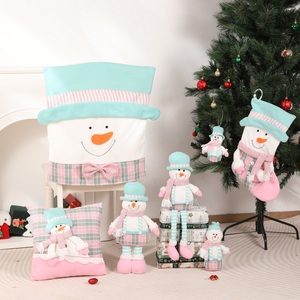 Décorations de Noël écologiques Poupées et jouets en forme de Bonhomme de neige, Renne, Élan, Grand-mère de Noël, avec vêtements roses et bleus, pour vitrine et décoration intérieure - Product Image 1