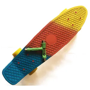 2022 vendita calda Mini Cruiser Board Mini Fish Short Board Single Rocker Classic Retro Plastic Cruiser Skateboard completo per bambini