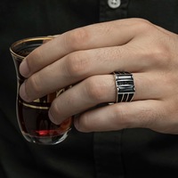 Bague pour homme en gros, plaquée argent, entièrement pavée de zircons noirs carrés, style punk, cadeau de fiançailles, bijoux