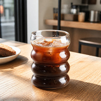 Tasse à café en verre ondulé coloré 320 ml OEM ODM pour café glacé, latte, jus, café, restaurant