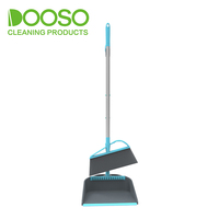 DOOSO Ensemble balai et pelle à long manche avec dents pour le nettoyage des sols domestiques, idéal pour éliminer facilement la saleté, les poils, etc.