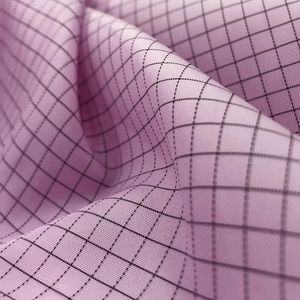 ผ้าใยคาร์บอนโพลีเอสเตอร์ป้องกันไฟฟ้าสถิตย์ผ้าไม่ขุย98% ผ้าโพลีเอสเตอร์ + 2% ผ้าคาร์บอน5มม. - Product Image 5