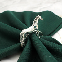 Vente en gros d'anneaux de serviette de cheval 3D en métal doré et argent pour décoration de table de carnaval
