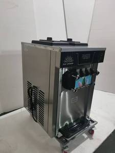 เครื่องทำไอศกรีมนุ่มแบบตั้งโต๊ะอัตโนมัติเชิงพาณิชย์ สามรสชาติ - Product Image 2