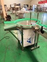 Machine de débroussaillage de bouteilles en plastique : manègle les bouteilles légères avec douceur et efficacité