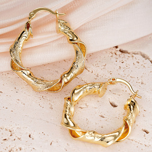 Orecchini a Clip in Metallo dal Design Irregolare, Gioielli di Tendenza in Stile Moderno - Product Image 4